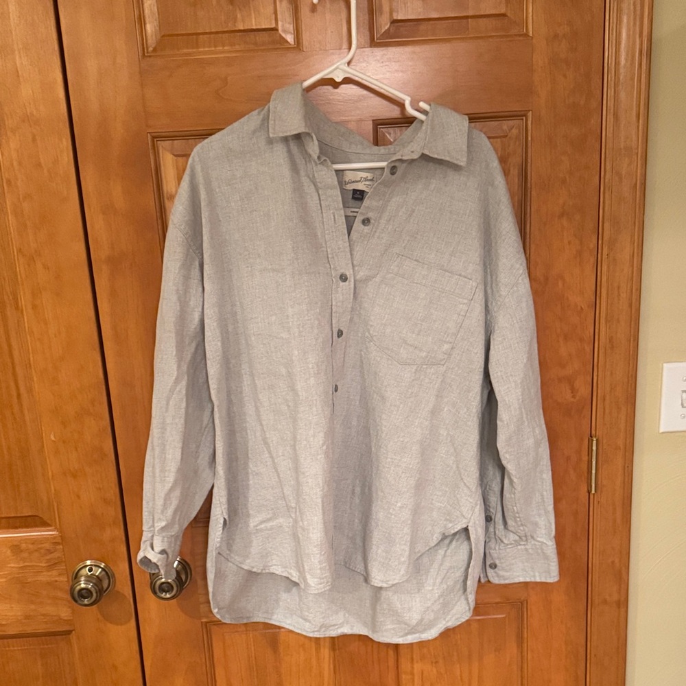 Universal Thread Light Gray Button-Down Shirt